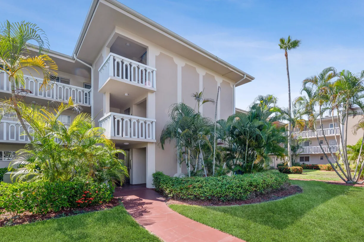 South Florida Real Estate | View 2581 Garden Drive, 206 | 1 Bed, 1 Bath