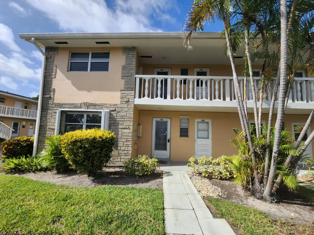 South Florida Real Estate | View 2222 NE 1st Way, 101 | 2 Beds, 2 Baths