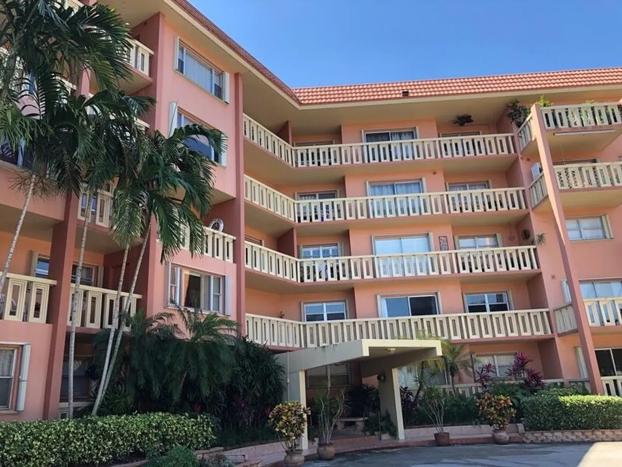 South Florida Real Estate | View 1000 River Reach Drive, 423 | 2 Beds, 1 Bath