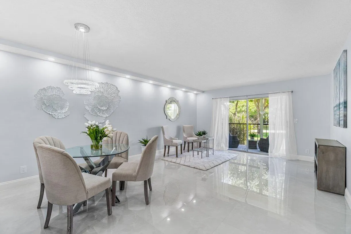 South Florida Real Estate | View 7267 Huntington Lane, 206 | 2 Beds, 2 Baths