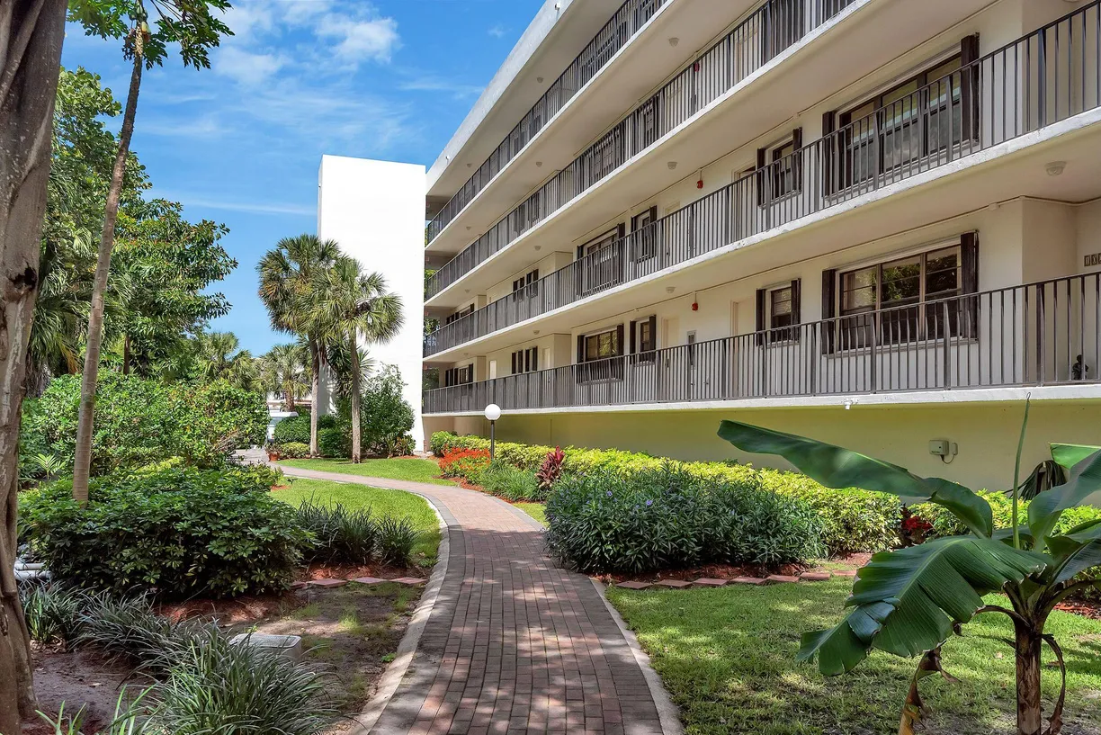 South Florida Real Estate | View 277 N Ocean Boulevard, 2020 | 2 Beds, 2 Baths