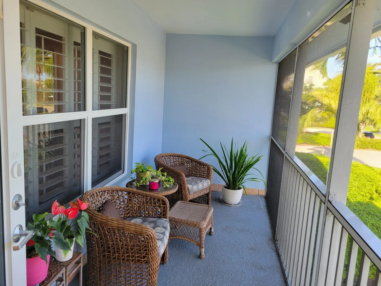 South Florida Real Estate | View 2835 NE 28th Avenue, 8 | 2 Beds, 2 Baths