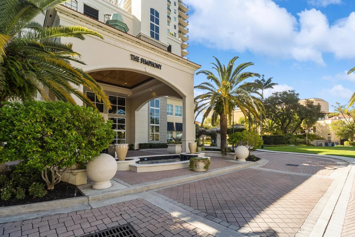 South Florida Real Estate | View 600 W Las Olas Boulevard, 2005s | 3 Beds, 2 Baths