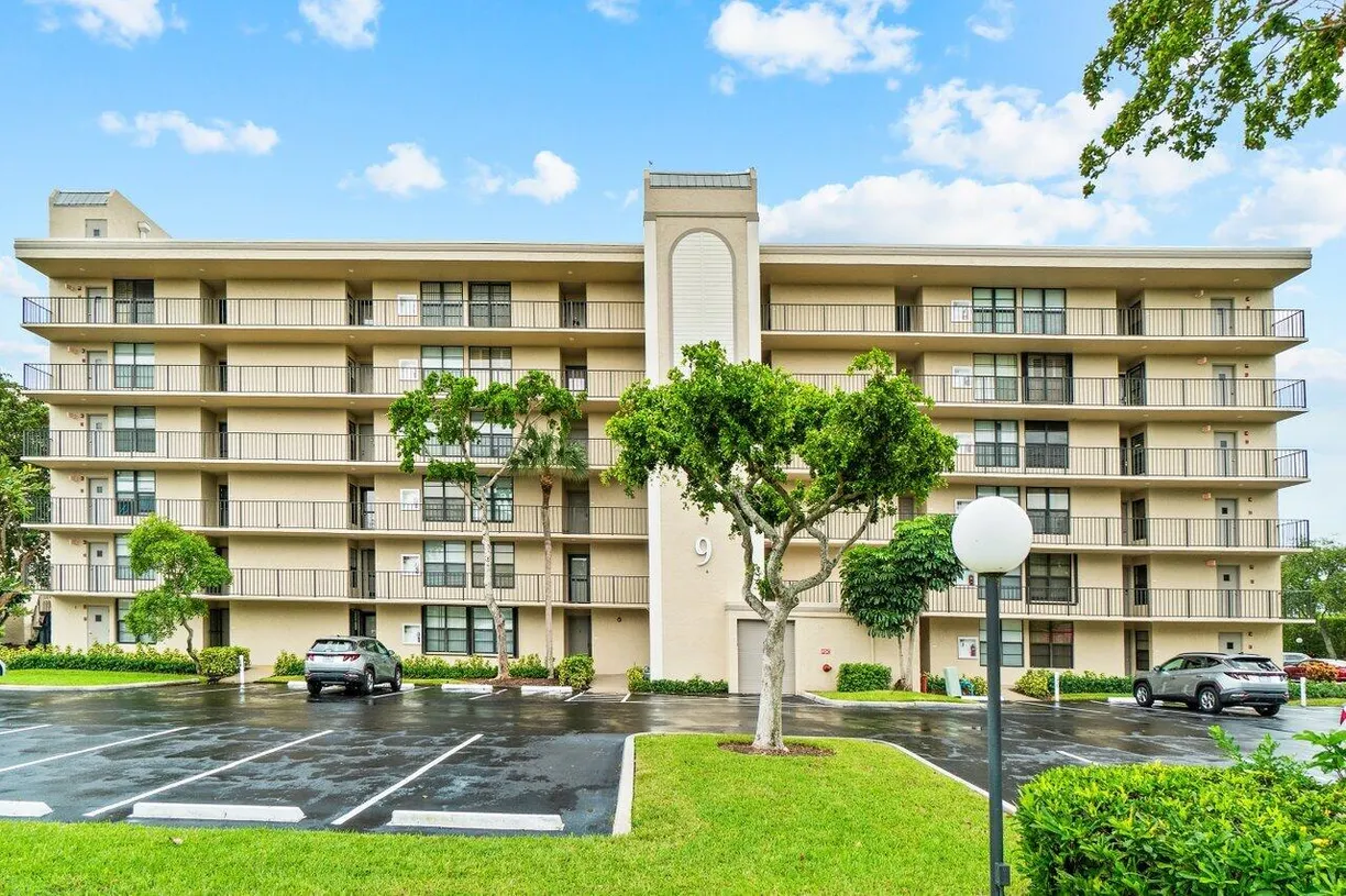 South Florida Real Estate | View 9 Royal Palm Way, 5020 | 2 Beds, 2 Baths