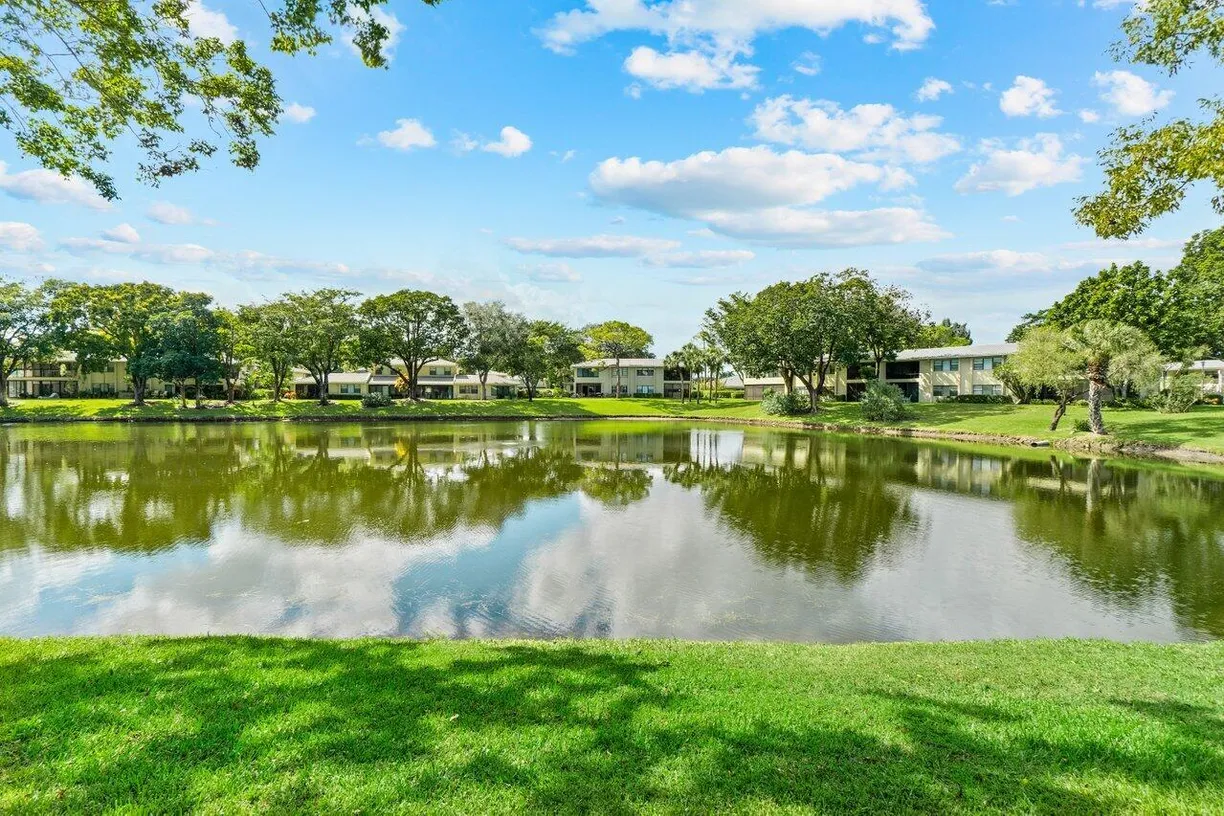 South Florida Real Estate | View 10 Westgate Lane, 10b | 3 Beds, 2 Baths