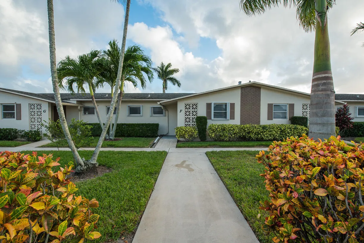 South Florida Real Estate | View 2536 Emory Drive, F | 1 Bed, 1 Bath