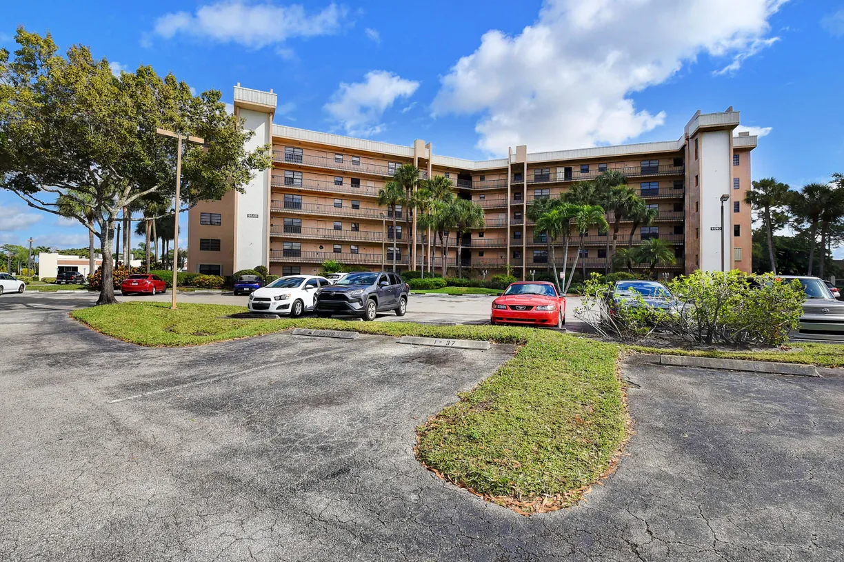 South Florida Real Estate | View 4640 Lucerne Lakes Boulevard, 302 | 2 Beds, 2 Baths
