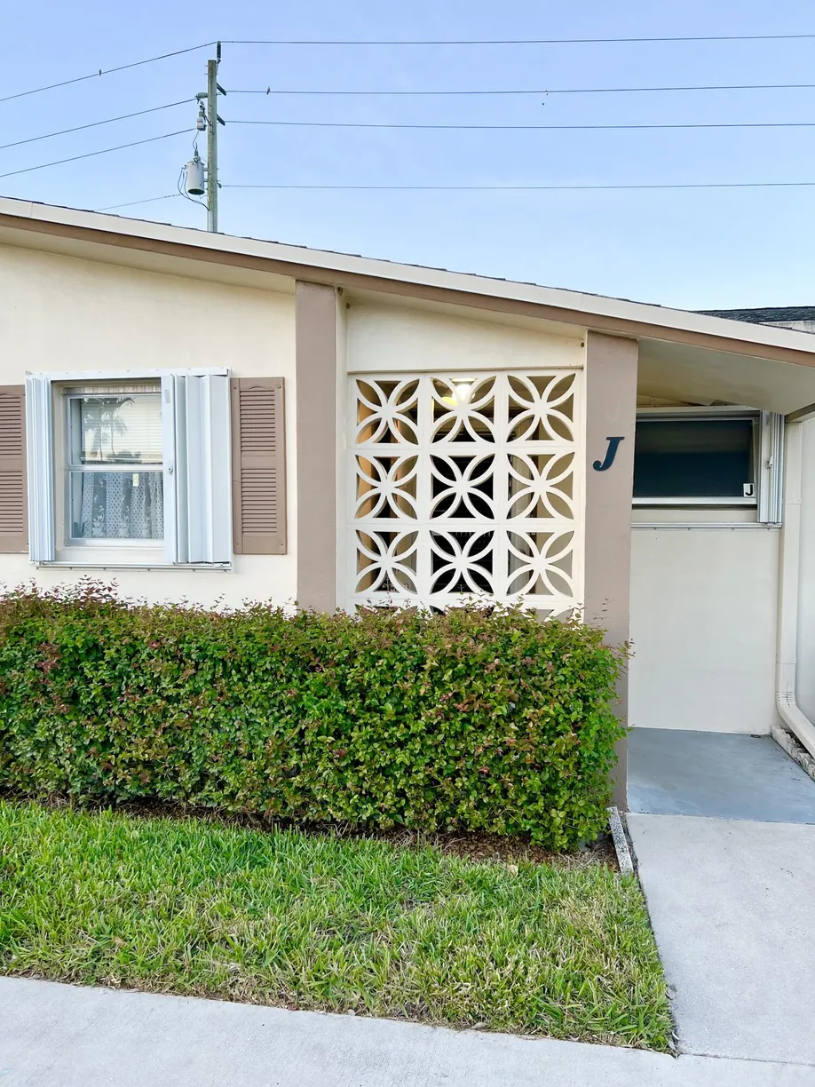 South Florida Real Estate | View 2522 E Emory Drive, J | 2 Beds, 2 Baths