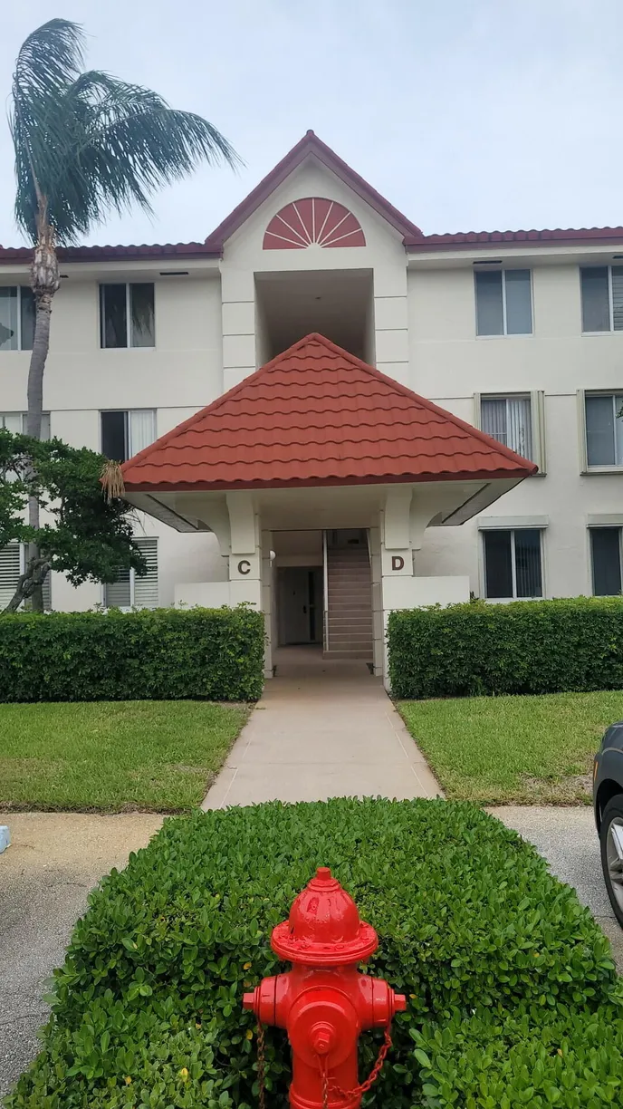 South Florida Real Estate | View 110 Half Moon Circle, D3 | 2 Beds, 2 Baths