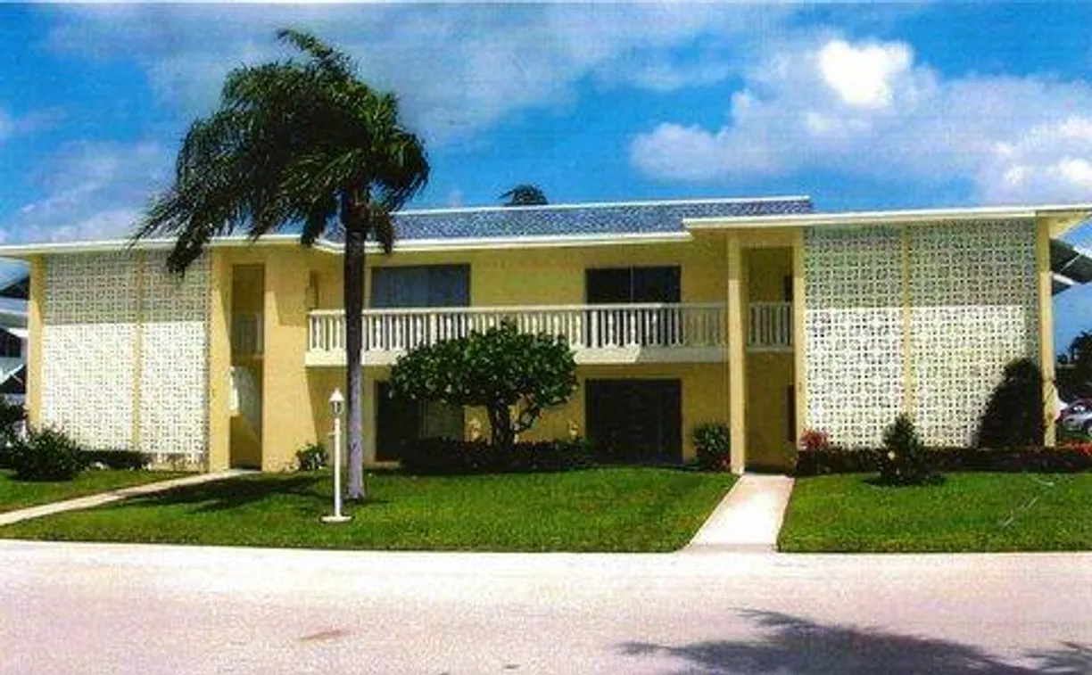 South Florida Real Estate | View 95 North Boulevard, 2a | 2 Beds, 2 Baths