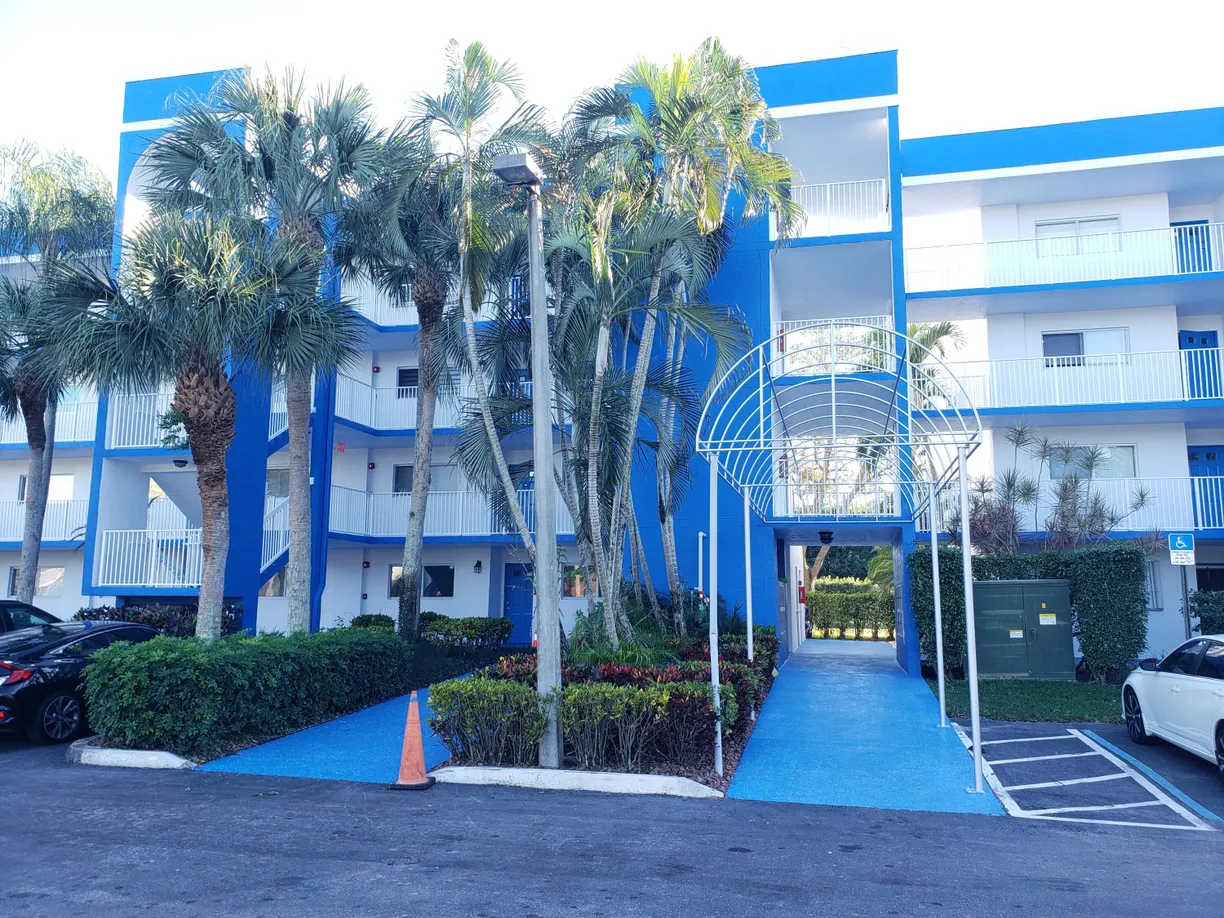 South Florida Real Estate | View 4734 Lucerne Lakes Boulevard, 406 | 2 Beds, 2 Baths
