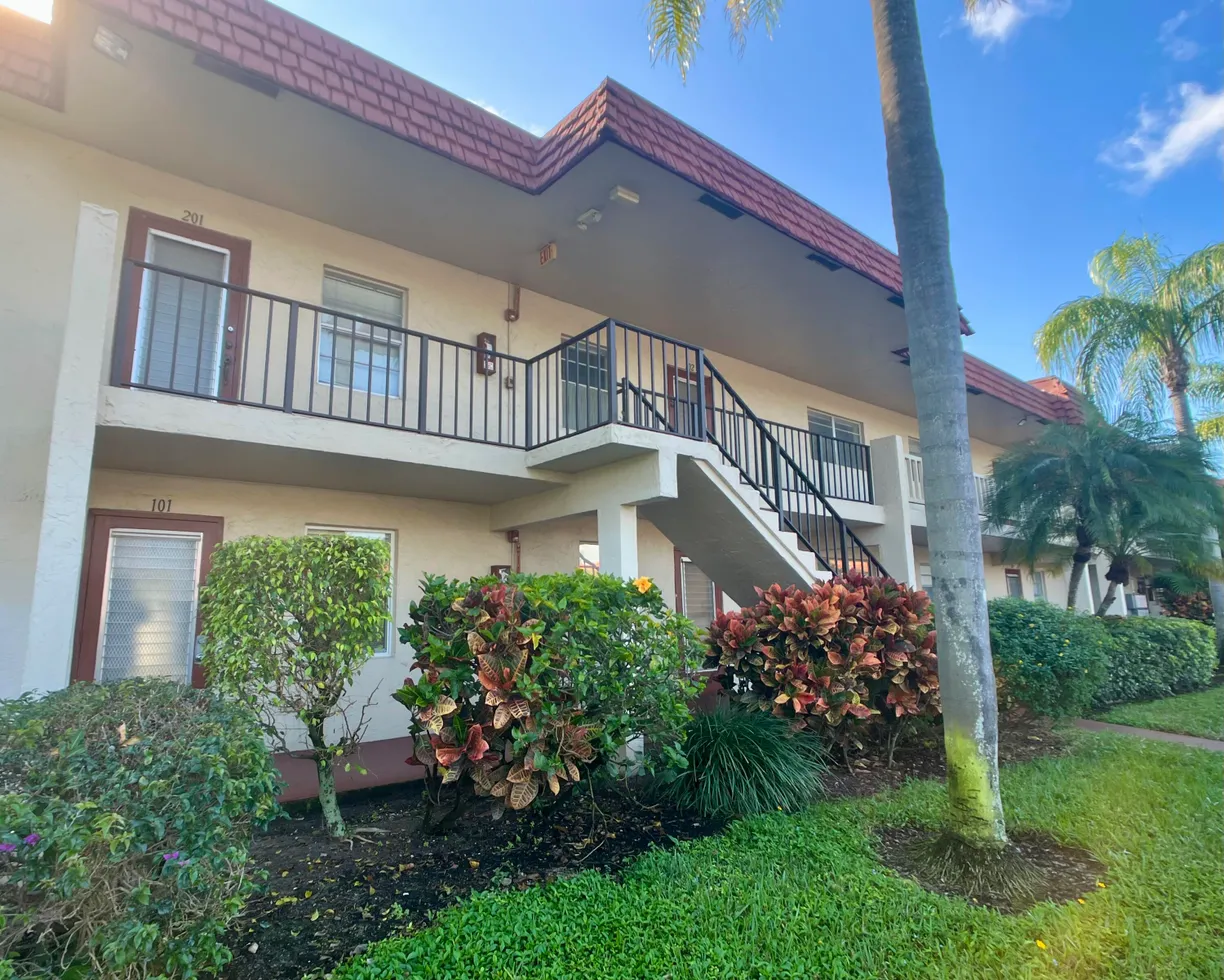 South Florida Real Estate | View 6 Abbey Lane, 101 | 2 Beds, 2 Baths