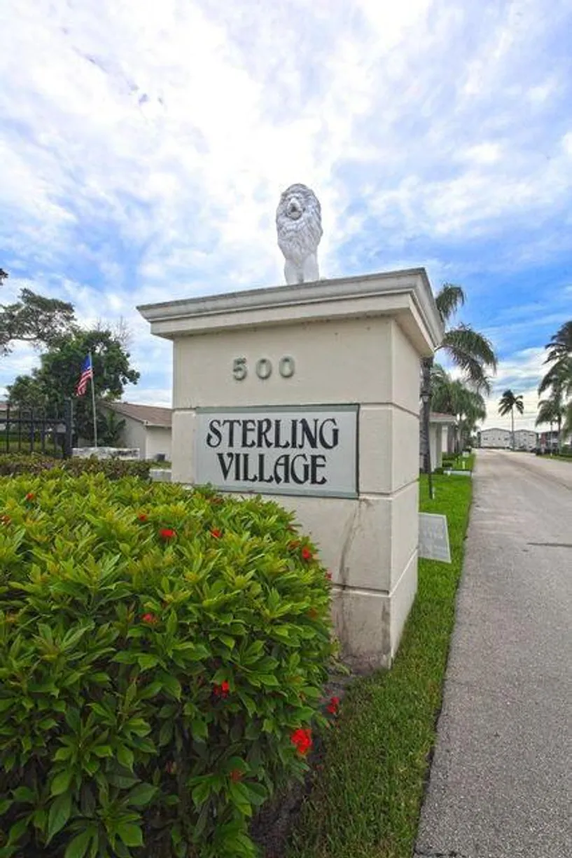 South Florida Real Estate | View 320 Horizons W, 104 | 2 Beds, 1 Bath