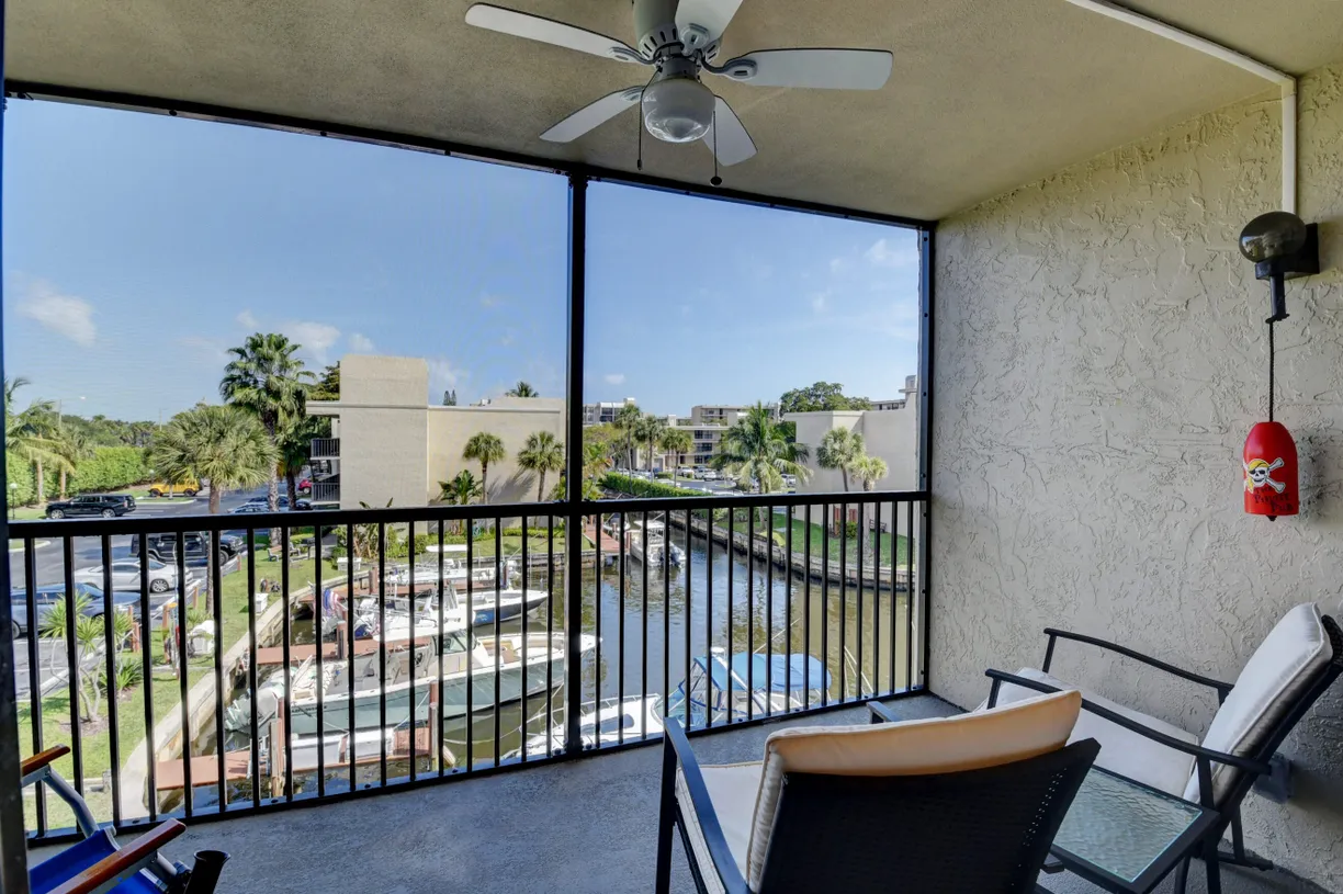 South Florida Real Estate | View 17 Royal Palm Way, 301 | 2 Beds, 2 Baths