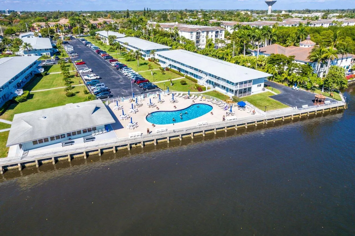 South Florida Real Estate | View 2420 S Federal Highway, 18 | 1 Bed, 1 Bath