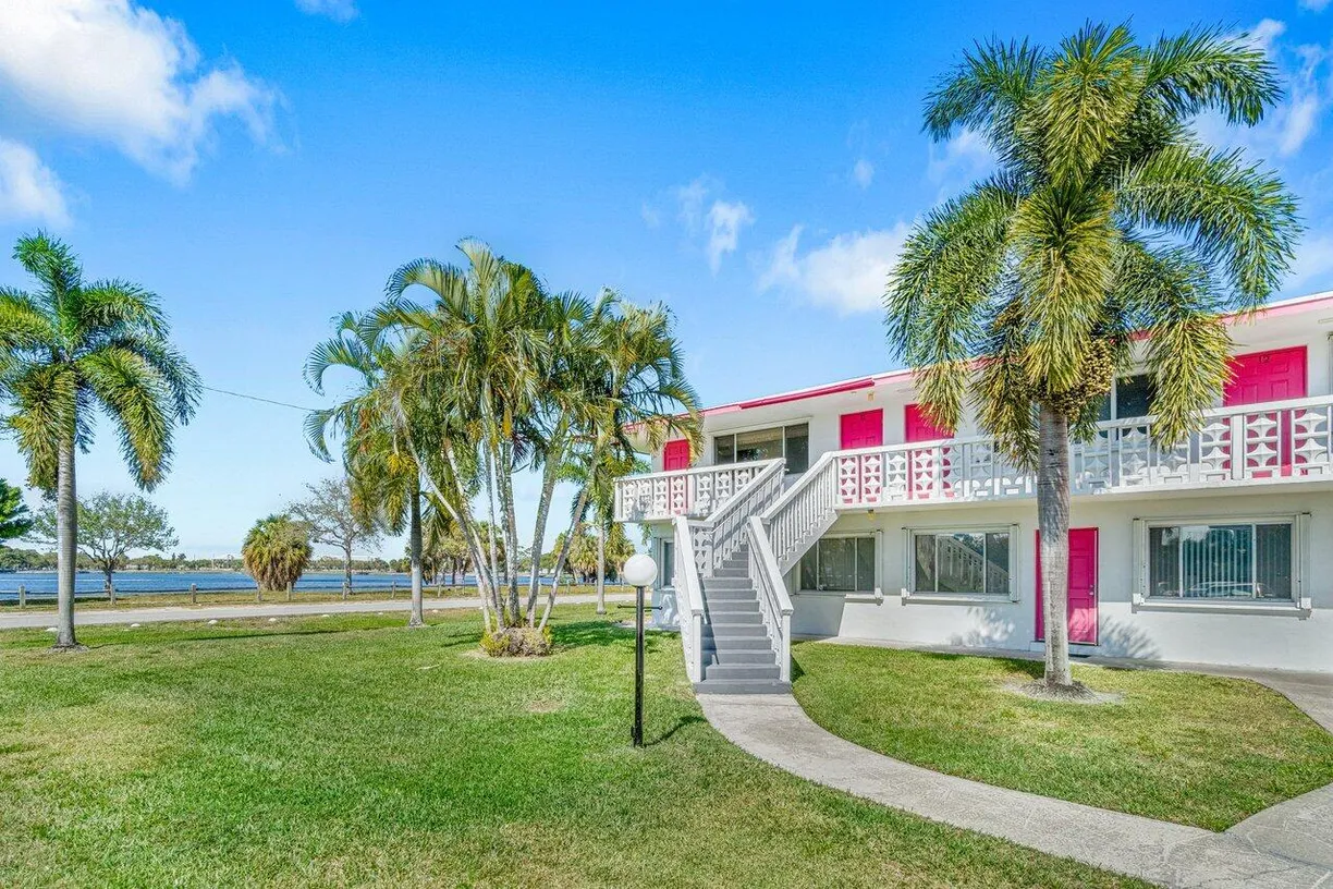 South Florida Real Estate | View 2180 Lake Osborne Drive, 11 | 2 Beds, 2 Baths
