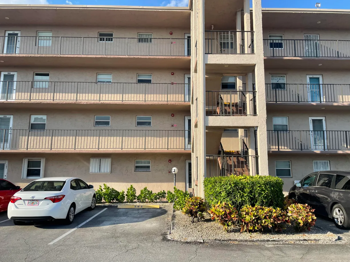 South Florida Real Estate | View 729 Lori Drive, 102 | 1 Bed, 1 Bath