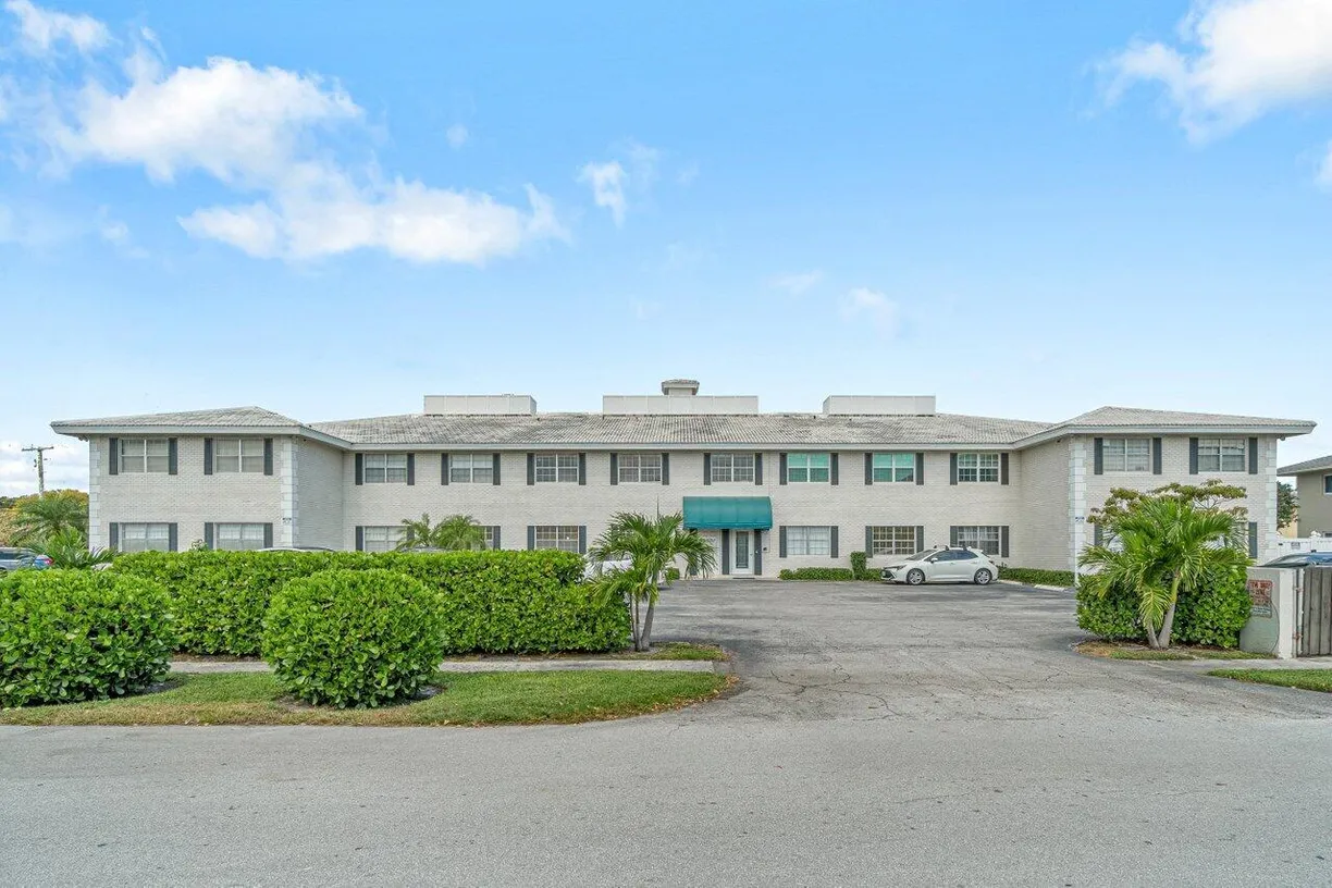 South Florida Real Estate | View 299 SW 7th Street, 2060 | 2 Beds, 2 Baths