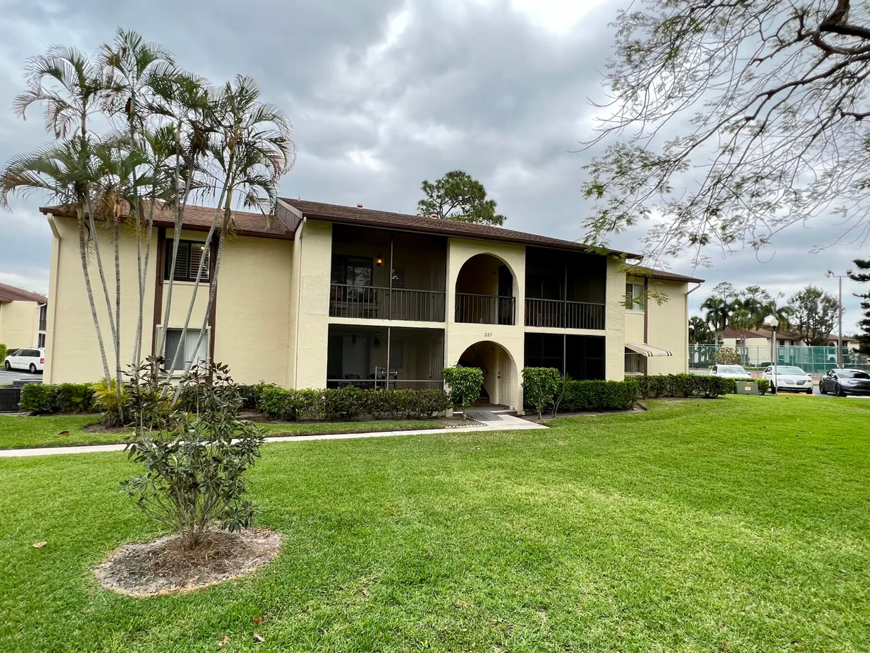 South Florida Real Estate | View 337 Knotty Pine Circle, C-2 | 2 Beds, 1 Bath