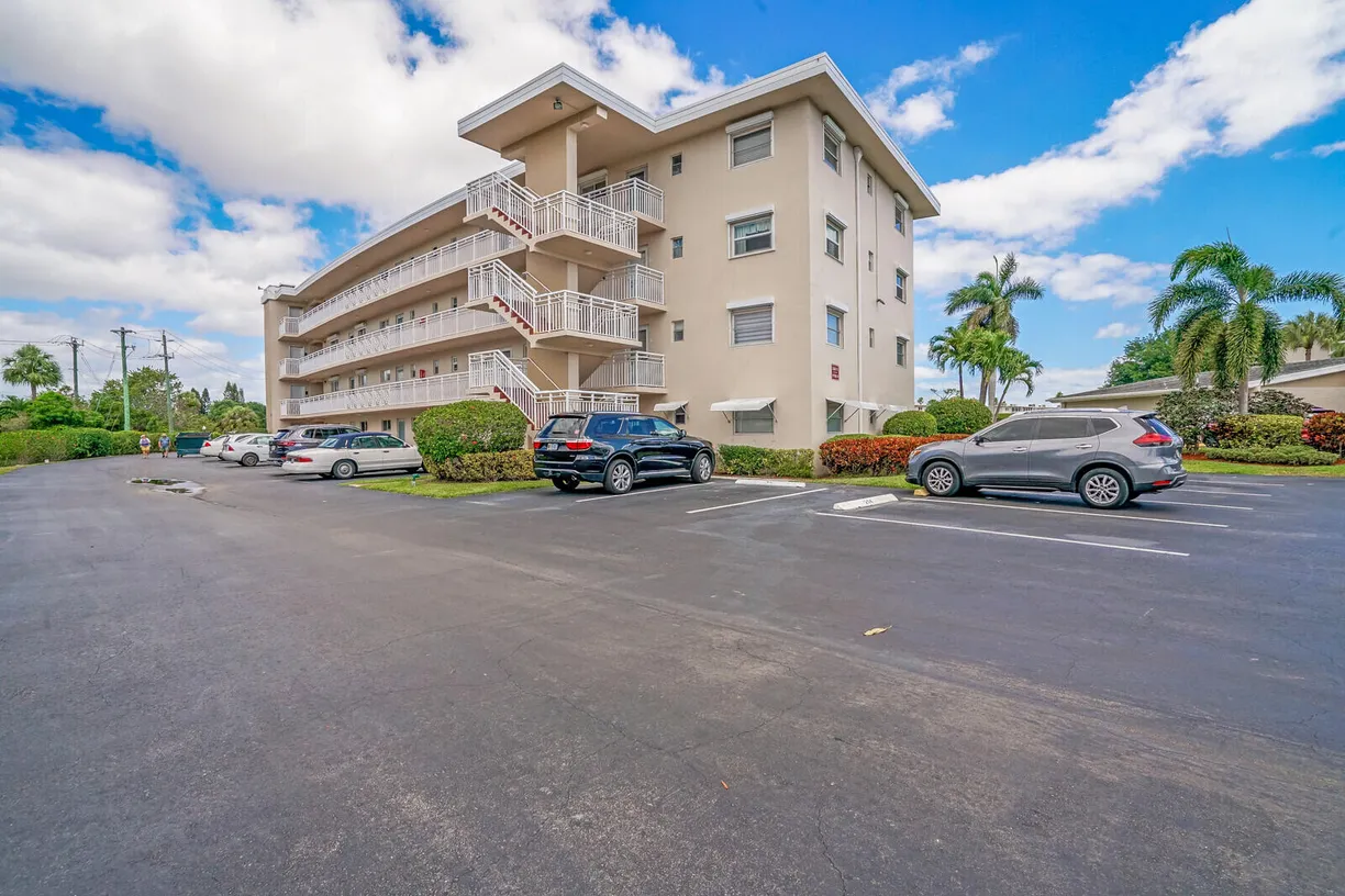 South Florida Real Estate | View 2728 N Garden Drive, 311 | 2 Beds, 2 Baths