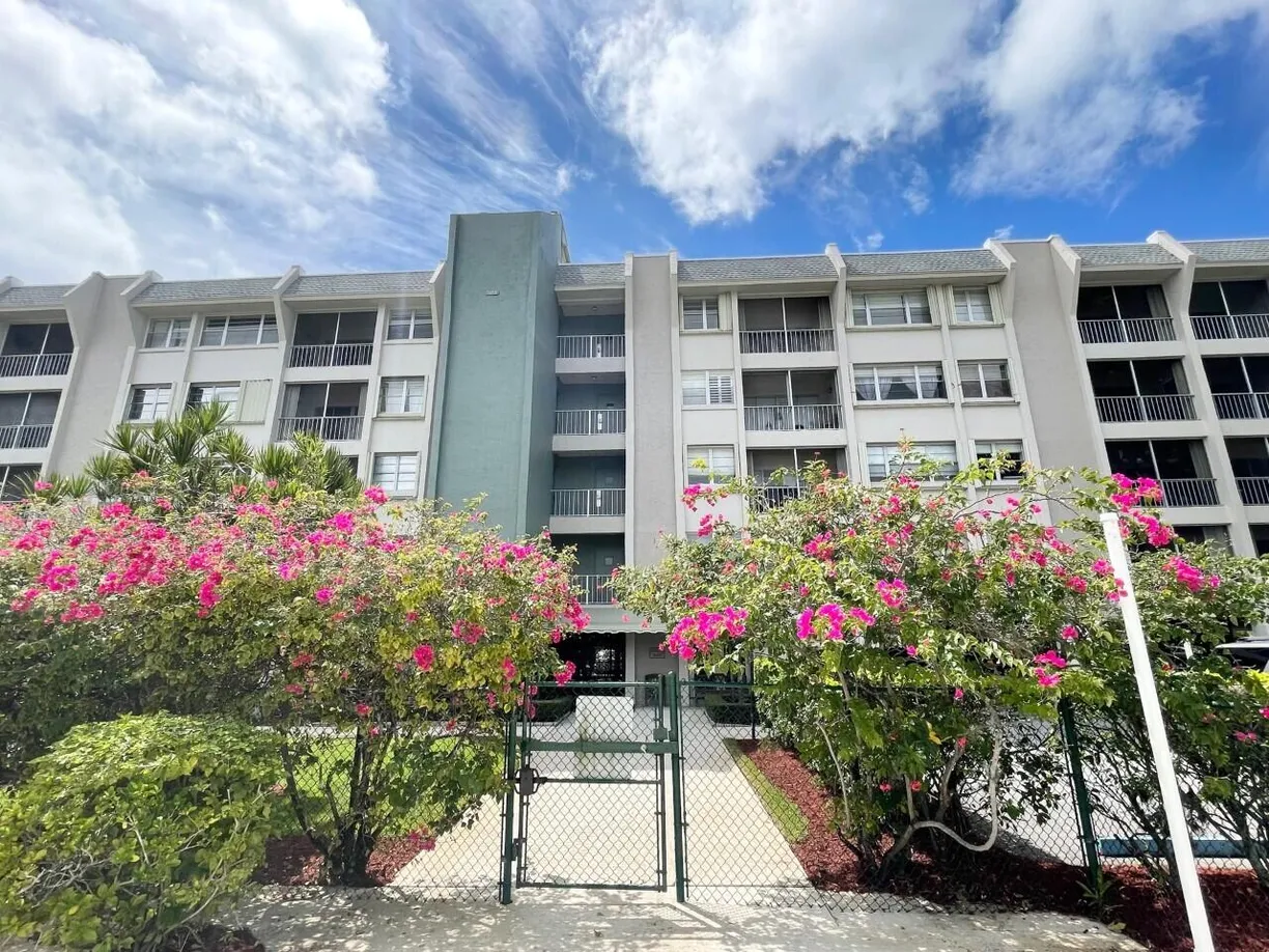 South Florida Real Estate | View 505 Spencer Drive, 101 | 2 Beds, 2 Baths