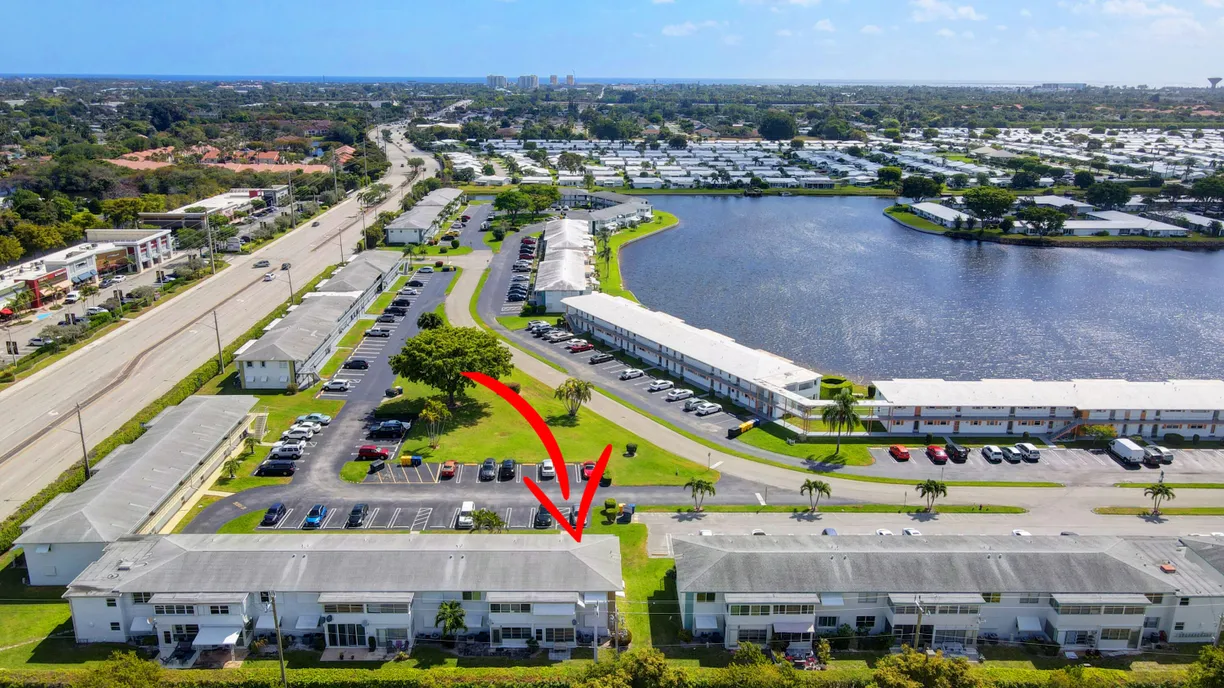 South Florida Real Estate | View 1115 Lake Terrace, 201 | 2 Beds, 1 Bath