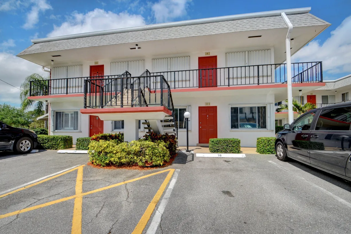 South Florida Real Estate | View 2840 Lake Osborne Drive, 102 | 2 Beds, 1 Bath