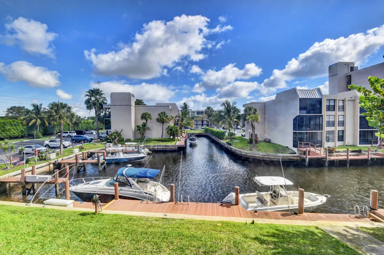 South Florida Real Estate | View 17 Royal Palm Way, 203 | 2 Beds, 2 Baths