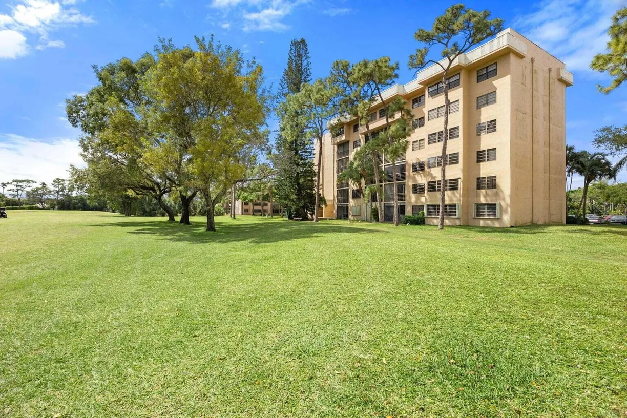 South Florida Real Estate | View 4700 Lucerne Lakes Boulevard, 305 | 1 Bed, 1 Bath