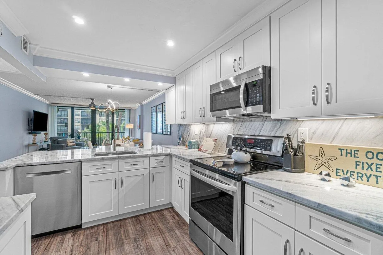 South Florida Real Estate | View 11 Royal Palm Way, Unit 203 | 1 Bed, 1 Bath