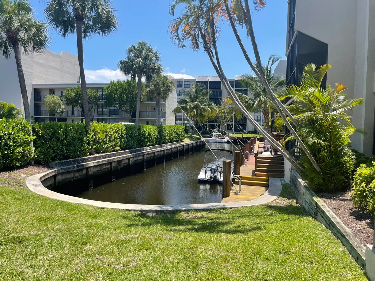 South Florida Real Estate | View 16 Royal Palm Way, 101 | 2 Beds, 2 Baths