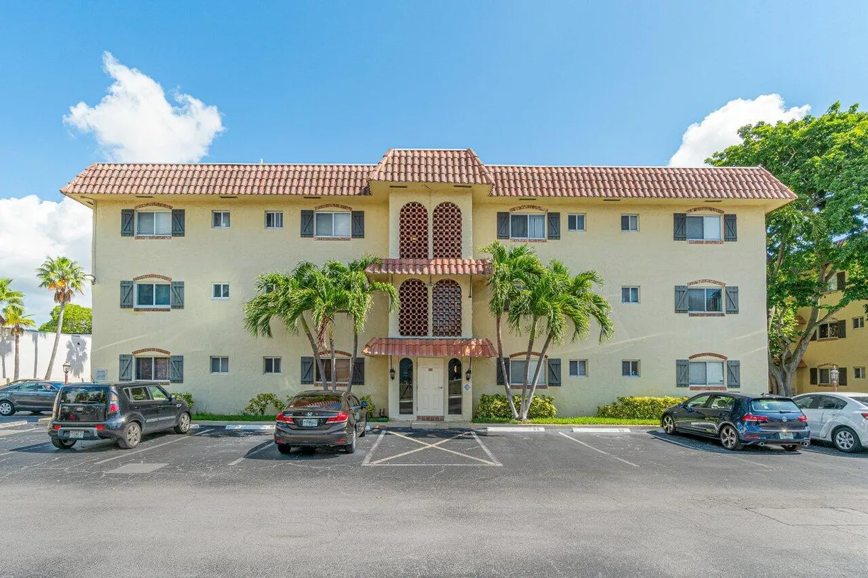 South Florida Real Estate | View 253 S Cypress Road, 222 | 1 Bed, 1 Bath