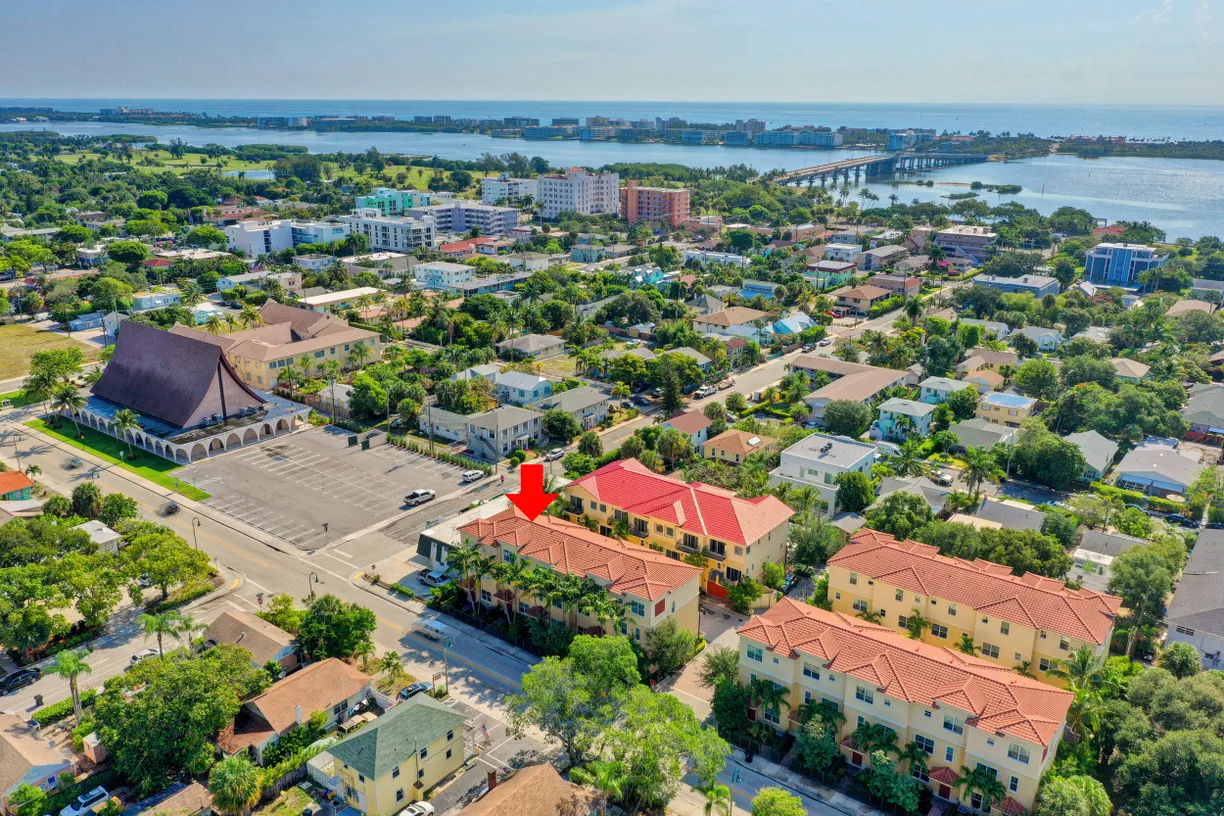 South Florida Real Estate | View 220 S Federal Highway, 2 | 2 Beds, 2 Baths