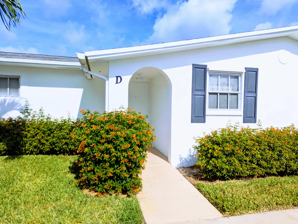 South Florida Real Estate | View 2920 Crosley Drive, D-1 | 1 Bed, 1 Bath