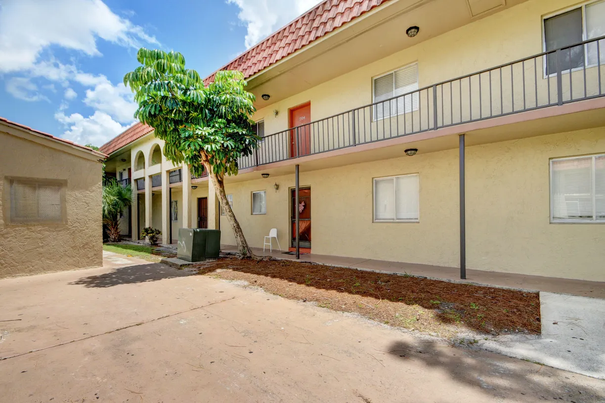 South Florida Real Estate | View 6100 E Forest Hill Boulevard, 204 | 2 Beds, 1 Bath