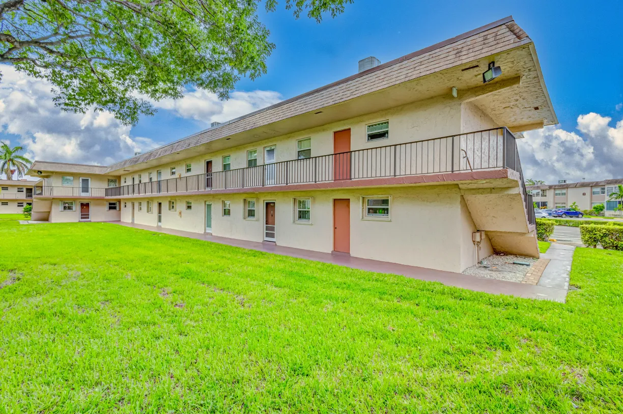 South Florida Real Estate | View 702 Lori Drive, 187 | 1 Bed, 1 Bath