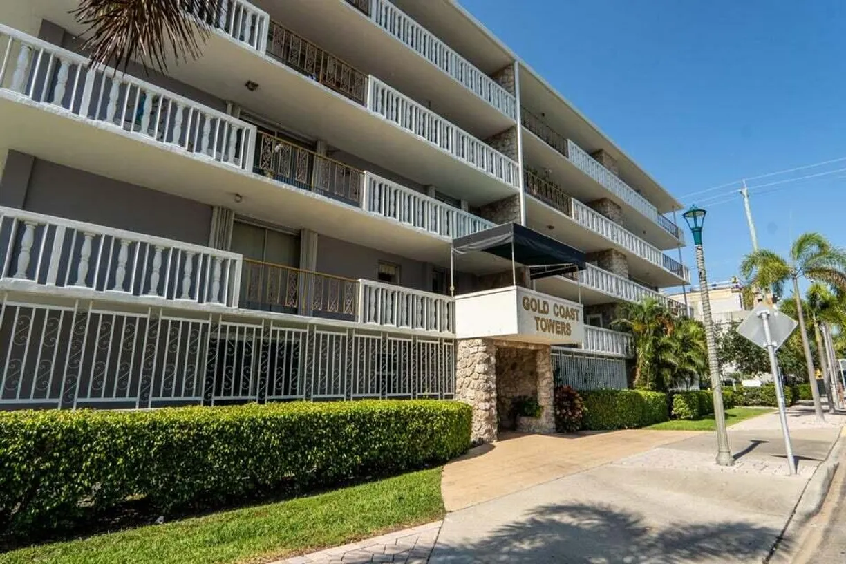 South Florida Real Estate | View 1 S Lakeside Drive, D5 | 2 Beds, 2 Baths