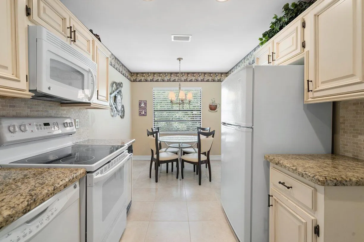 South Florida Real Estate | View 48 Stratford Lane, H | 2 Beds, 2 Baths