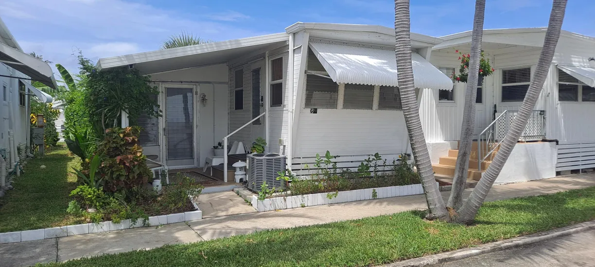 South Florida Real Estate | View 21 Ruthmary Avenue, G | 1 Bed, 1 Bath