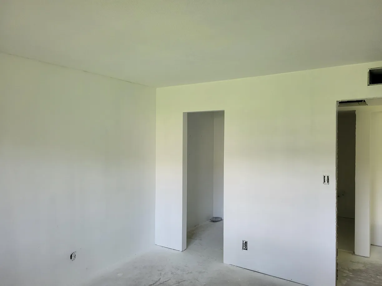 South Florida Real Estate | View 2811 Garden Drive, 105 | 1 Bed, 1 Bath