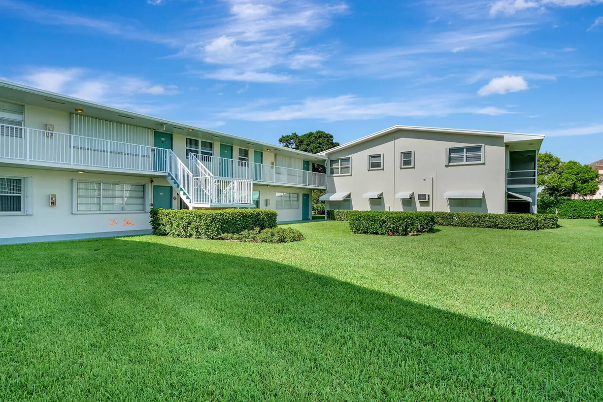 South Florida Real Estate | View 880 Horizons W, 204 | 2 Beds, 1 Bath