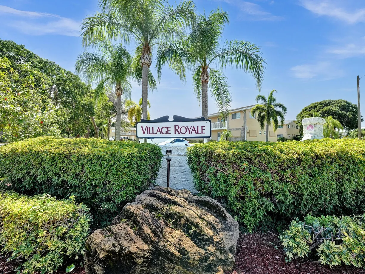 South Florida Real Estate | View 2214 NE 1st Way, 205 | 2 Beds, 2 Baths