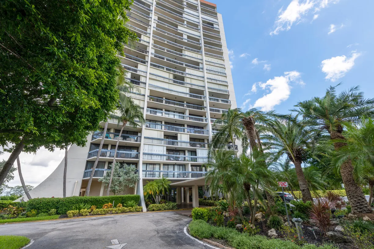 South Florida Real Estate | View 2400 Presidential Way, 901 | 2 Beds, 2 Baths
