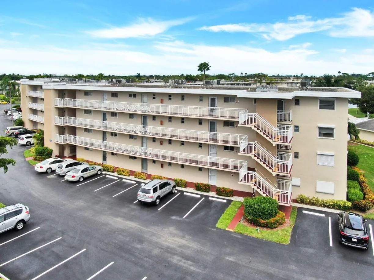 South Florida Real Estate | View 2728 N Garden Drive, 111 | 2 Beds, 2 Baths
