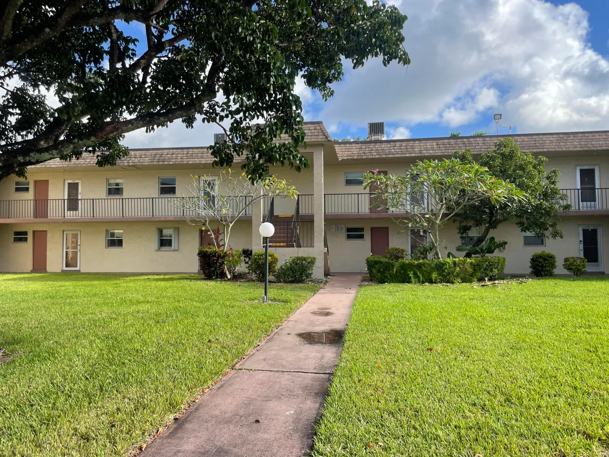 South Florida Real Estate | View 702 Lori Drive, 194 | 1 Bed, 1 Bath