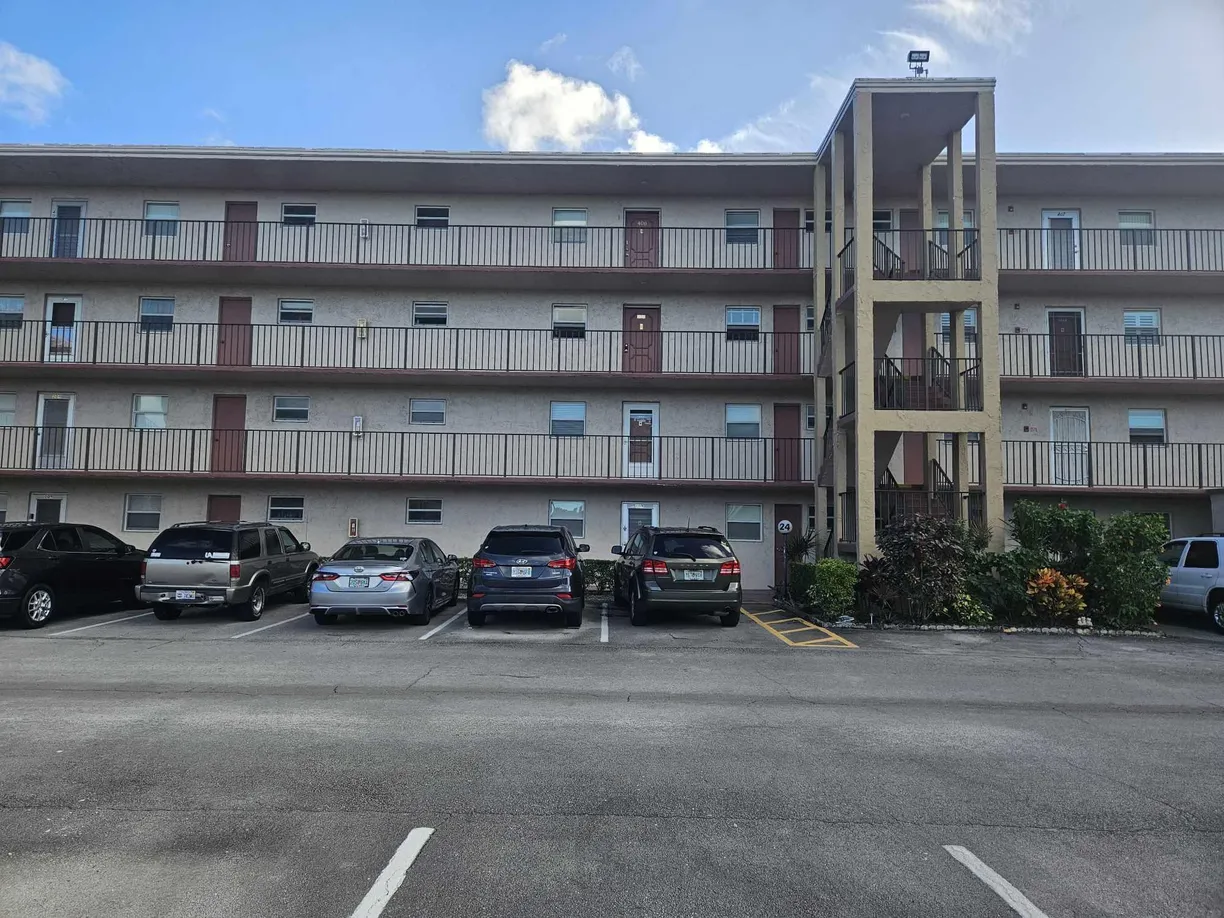South Florida Real Estate | View 225 Bonnie Boulevard, 108 | 2 Beds, 2 Baths