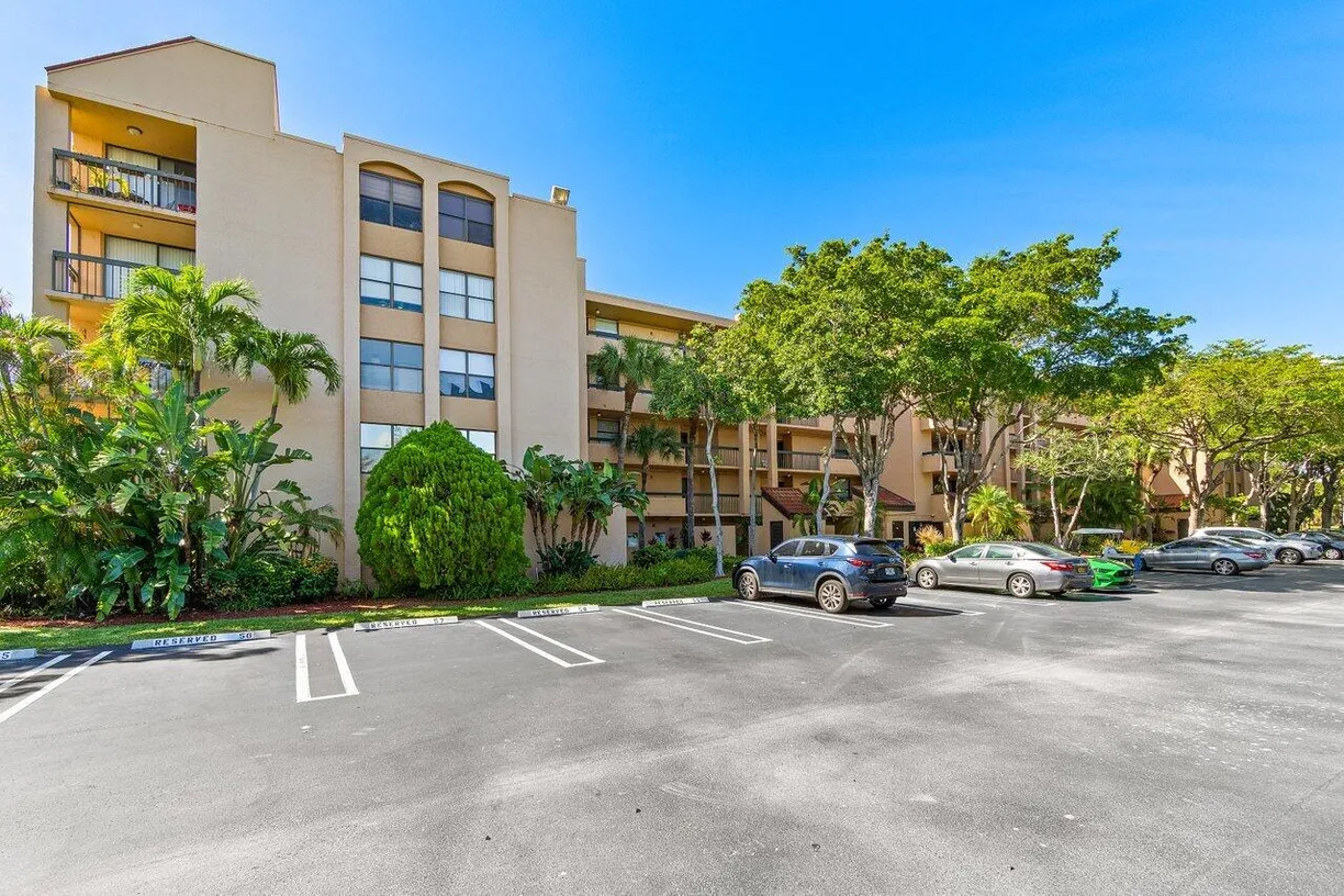South Florida Real Estate | View 450 Egret Circle, 9202 | 2 Beds, 2 Baths