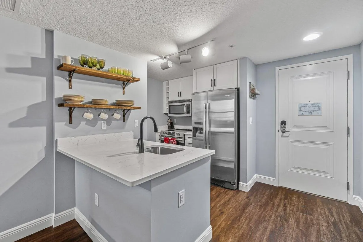 South Florida Real Estate | View 400 N Federal Highway, 204s | 1 Bed, 1 Bath