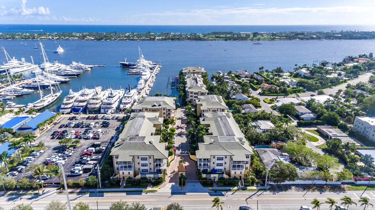 South Florida Real Estate | View 3940 N Flagler Drive, 405 | 1 Bed, 1 Bath