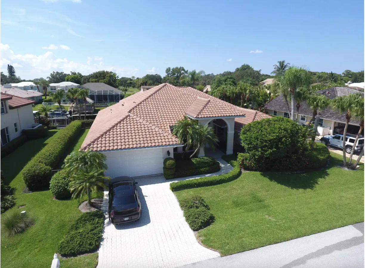 South Florida Real Estate | View 8864 SE Water Oak Place | Listing